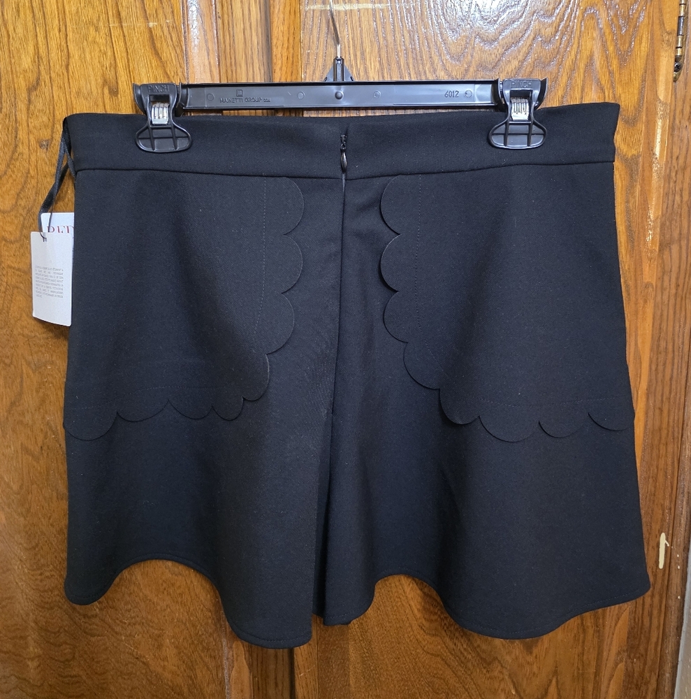 NWT Red Valentino Scalloped Shorts Size IT 46 (US 8) - Picture 6 of 9